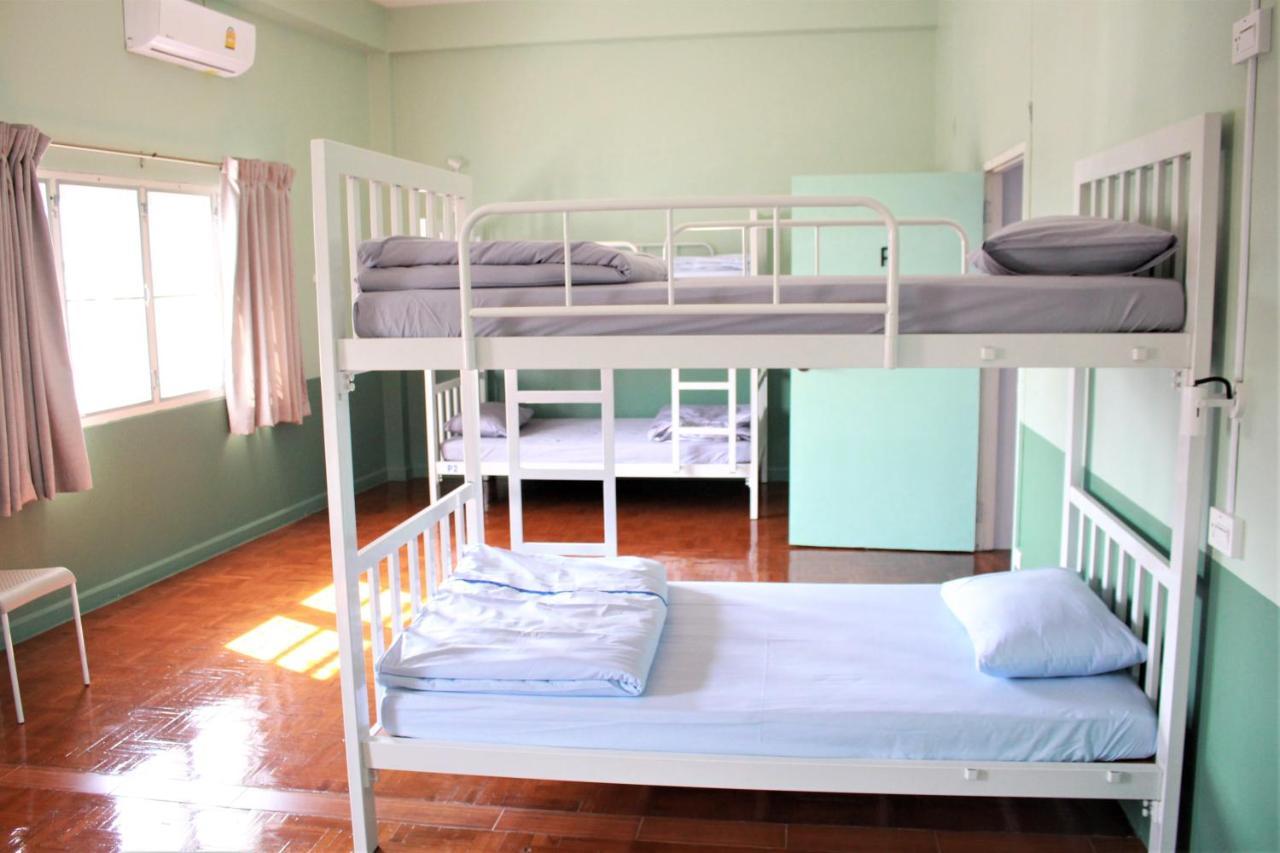 Sook Hostel (Adults Only) Чиангмай Экстерьер фото